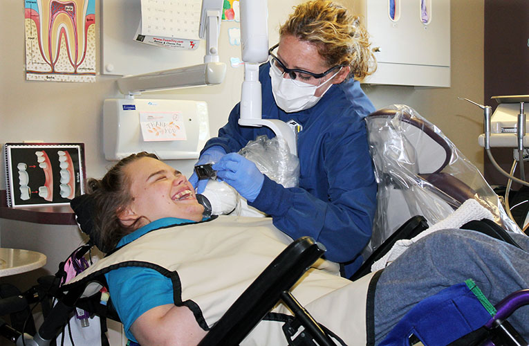 Τα άτομα με ειδικές ικανότητες έχουν δικαίωμα στην οδοντιατρική πρόληψη και φροντίδα